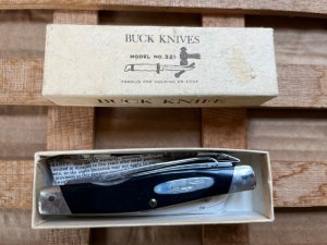 Buck 321 Bird Knife, Closed Length: 3 7/8” (98mm)