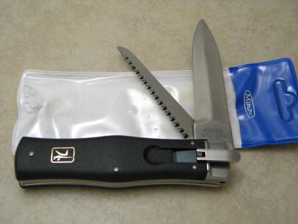 Mikov Predator Classic 241-NH-1/KP Automatic Lever Lock Knife 
