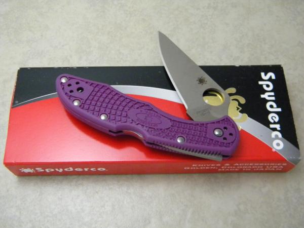 Spyderco Seki Japan VG-10 Delica 4 Purple Lockback Knife NIB Spyderco Seki Japan VG-10 Delica 4 Purple Lockback Knife NIB