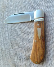 Robbie Ferreira African Stinkwood Zulu...N690..3.75" closed..fluted bolsters ..African Leather slip