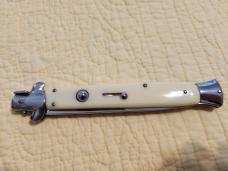 Italian stiletto switchblade