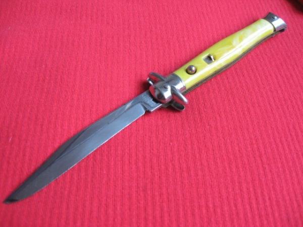 Colonial Shur-Snap Bow Tie Fish Tail Prov. U.S.A. Switchblade Knife