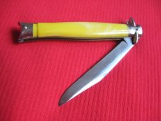 Colonial Shur-Snap Bow Tie Fish Tail Prov. U.S.A. Switchblade Knife