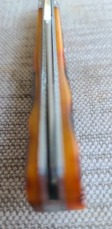 Jennings Trapper..Magnacut blade..Amber Bone..Jeweled bolsters..liners & shield..coa & box. 3.75"