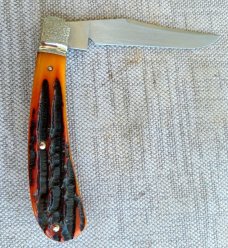 Jennings Trapper..Magnacut blade..Amber Bone..Jeweled bolsters..liners & shield..coa & box. 3.75"