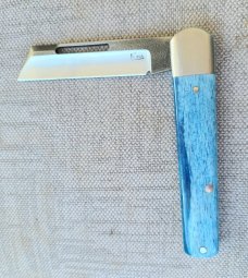 Klassic K'roo Dyed Giraffe Bone Sheepsfoot Sleeveboard...N690..3 7/8" closed...Scagel Cut..coa. slip