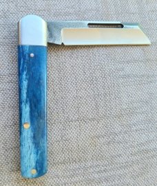 Klassic K'roo Dyed Giraffe Bone Sheepsfoot Sleeveboard...N690..3 7/8" closed...Scagel Cut..coa. slip