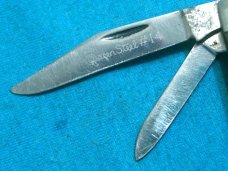 VINTAGE QUEEN STEEL 14 JIGGED DELRIN SMALL TRAPPER FOLDING POCKET KNIFE KNIVES OLD
