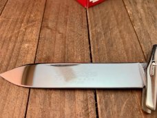 Robeson by Queen Swing Guard Amber Worm Groove Jigged Bone 1 of 200
