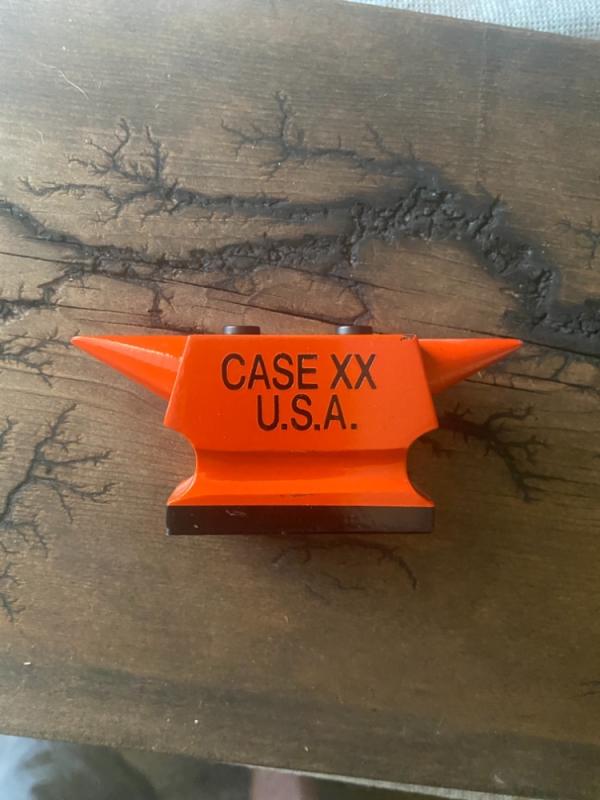 Case xx display anvil with magnets
