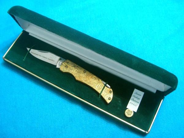 VINTAGE QUEEN 048 8445E USA 1998 LOCKBACK GUN COLLECTOR ENGRAVED FOLDING POCKET KNIFE KNIVES BOX OLD VINTAGE QUEEN 048 8445E USA 1998 LOCKBACK GUN COLLECTOR ENGRAVED FOLDING POCKET KNIFE KNIVES BOX OLD
