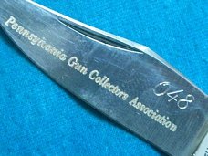 VINTAGE QUEEN 048 8445E USA 1998 LOCKBACK GUN COLLECTOR ENGRAVED FOLDING POCKET KNIFE KNIVES BOX OLD