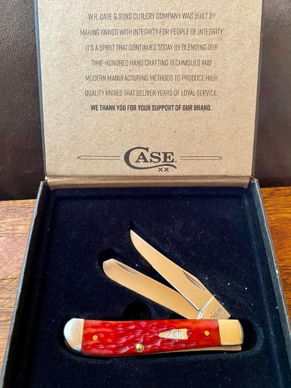 Case xx - 6207SS  Dark Red Bone Peach Seed Jigged Mini Trapper w/Cigar Box #71224