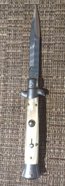 MINT CONDITION FRANK BELTRAME 9INCH SWIVEL BOLSTER WITH FRENCH BOVINE HORN 