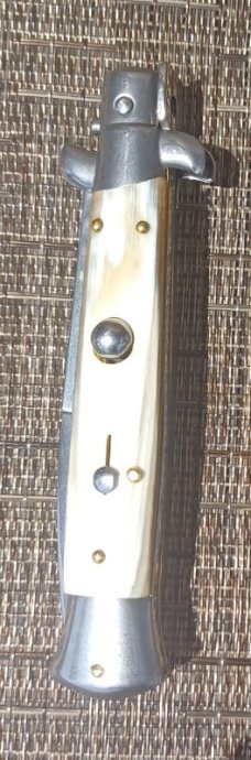 MINT CONDITION FRANK BELTRAME 9INCH SWIVEL BOLSTER WITH FRENCH BOVINE HORN 