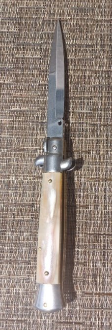 MINT CONDITION FRANK BELTRAME 9INCH SWIVEL BOLSTER WITH FRENCH BOVINE HORN 