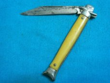 VINTAGE IMPERIAL USA FOLDING POCKET FISHTAIL BOWTIE KNIFE KNIVES OLD YELLOW HANDLE