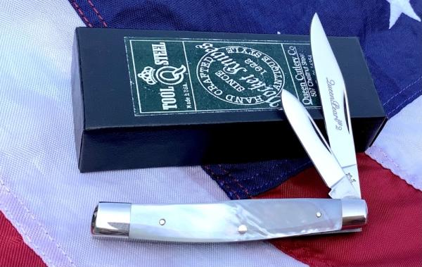 Queen #2 Jack Knife w/ Great Mother of Pearl Handles! Queen Pearl #2 Blade Etch -NOS Queen #2 Jack Knife w/ Great Mother of Pearl Handles! Queen Pearl #2 Blade Etch -NOS