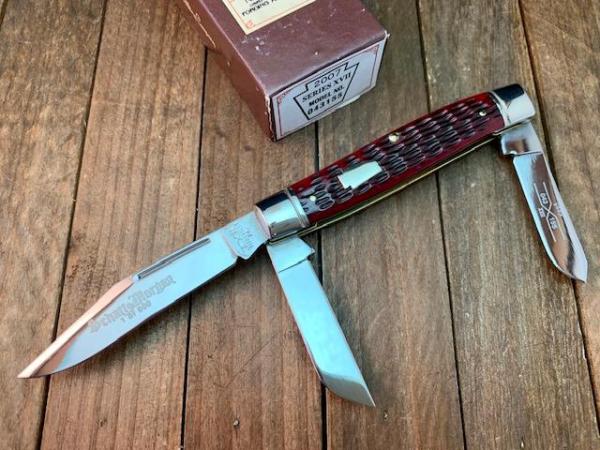 Schatt and Morgan Medium Stockman Cranberry Red Jigged Bone 2007 Schatt and Morgan Medium Stockman Cranberry Red Jigged Bone 2007