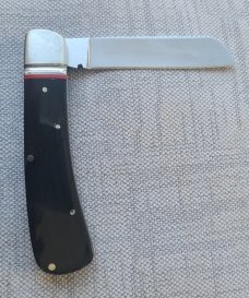 Robbie Ferreira Buffalo Horn Sheepsfoot Curved Jack..N690..4".. fluted bolsters ..Ostrich slip