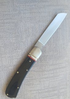 Robbie Ferreira Buffalo Horn Sheepsfoot Curved Jack..N690..4".. fluted bolsters ..Ostrich slip