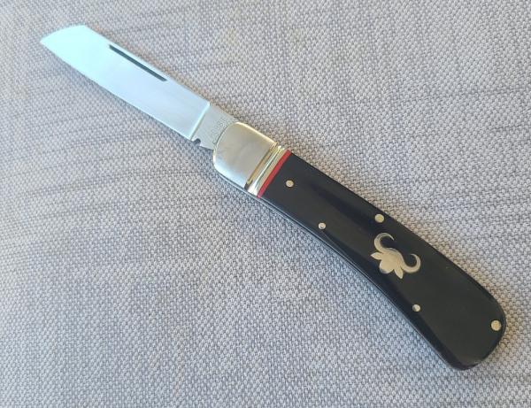 Robbie Ferreira Buffalo Horn Sheepsfoot Curved Jack..N690..4".. fluted bolsters ..Ostrich slip