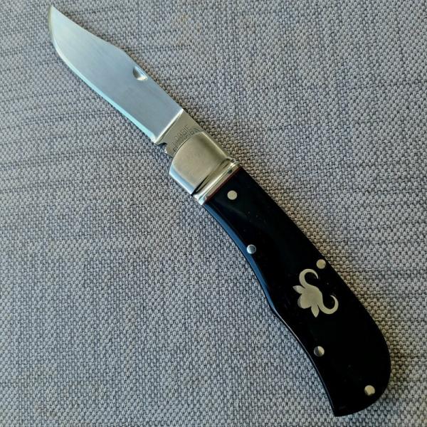 Robbie Ferreira Buffalo Horn Lanny...Buff Shield....N690..4".. fluted bolsters ..Ostrich slip