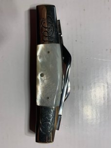 Queen, cutlery Robertson, Mastercraft, pearl with nickel silver bolsters, one of 100