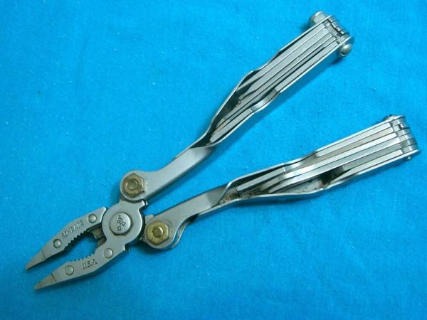 SCHRADE USA MULTITOOL MULTI TOOL PLIERS KNIFE KNIVES SAW FILE SCREWDRIVER 21 FUNCTION SCHRADE USA MULTITOOL MULTI TOOL PLIERS KNIFE KNIVES SAW FILE SCREWDRIVER 21 FUNCTION