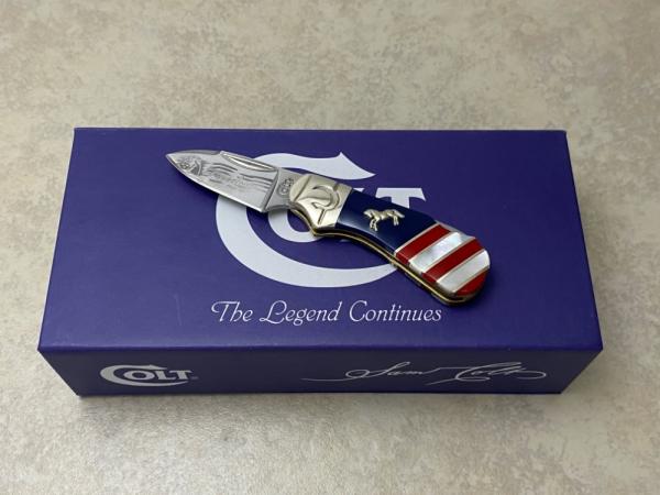 Colt CT 617 Red, White & Blue Freedom Mini Lockback Knife in Box Colt CT 617 Red, White & Blue Freedom Mini Lockback Knife in Box