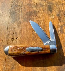 John Russell Green River Works Swelled End Two Blade Jack