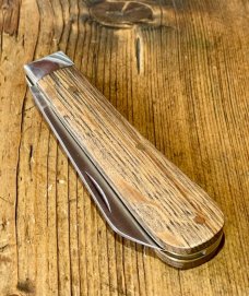 A Wright & Son Sheffield England, Large Lambsfoot w/ Oak scales and Lambsfoot blade