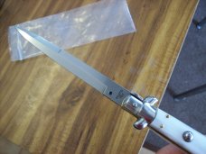 Renzo Beltrame 11" Stiletto Automatic Swivel Bolster White Pearlex Handles Beauty!