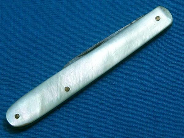 VINTAGE ANTIQUE FLOWER PETAL STAR STAMP PEARL FOLDING POCKET QUILL PEN KNIFE KNIVES OLD