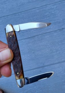 Queen USA Pattern #3  Sleeveboard Pen knife, 2-blade, Rogers Bone Handles, Mint