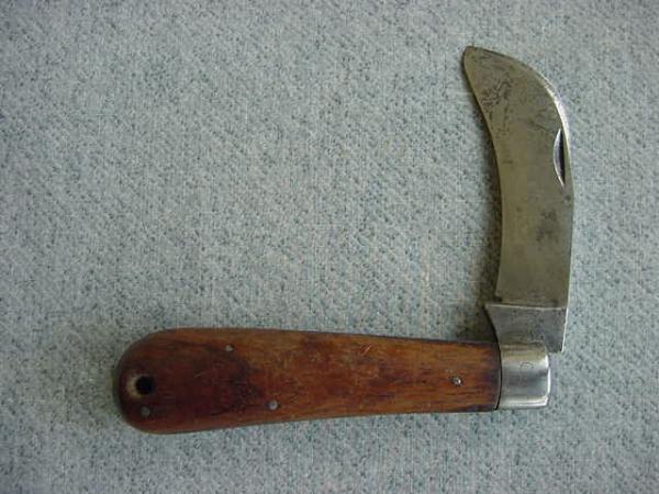 Antique RUSSELL U.S.A. Hawkbill Pattern Pocket Knife