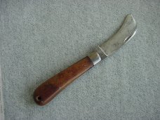 Antique RUSSELL U.S.A. Hawkbill Pattern Pocket Knife