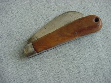 Antique RUSSELL U.S.A. Hawkbill Pattern Pocket Knife