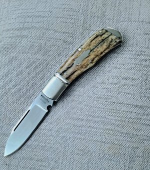 Robbie Ferreira Giraffe Bone Slipjoint...N690..3.75 clsd..fluted bolsters with caps.slip