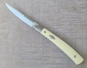 Esnyx Barracuda..Silverline series..Ivory G10..M390...4" clsd