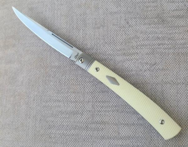 Esnyx Barracuda..Silverline series..Ivory G10..M390...4" clsd