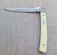 Esnyx Barracuda..Silverline series..Ivory G10..M390...4" clsd