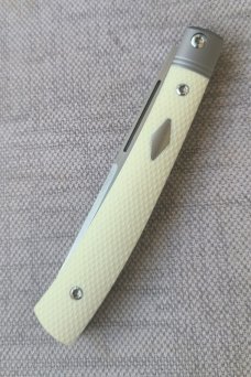 Esnyx Barracuda..Silverline series..Ivory G10..M390...4" clsd