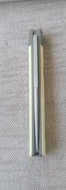 Esnyx Barracuda..Silverline series..Ivory G10..M390...4" clsd