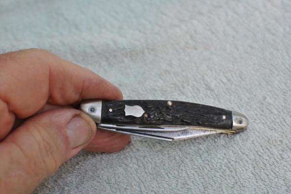 IXL 2 Blade 1970's Sheffield England Light Use Federal Shield Jigged Handles Nickel Bolsters