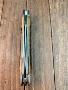Schatt and Morgan Split Back Spring Whittler Amber Peach Seed Jigged Bone 2003