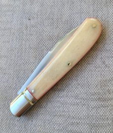 SALE K'roo Bleached Giraffe  Bone Zulu..Rwl34. .3.75..fluted bolsters..Bone shield. .coa & slip 
