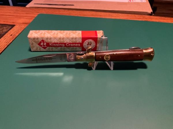 Kissing Crane KC 46S Stiletto Lockback Knife. Wood Handle.