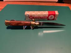 Kissing Crane KC 46S Stiletto Lockback Knife. Wood Handle.