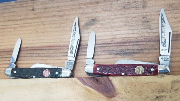 United Boker Christmas! 2 "Gentleman" Stockmans from the 1980's. One Red, One Green. UC129R UC129G United Boker Christmas! 2 "Gentleman" Stockmans from the 1980's. One Red, One Green. UC129R UC129G